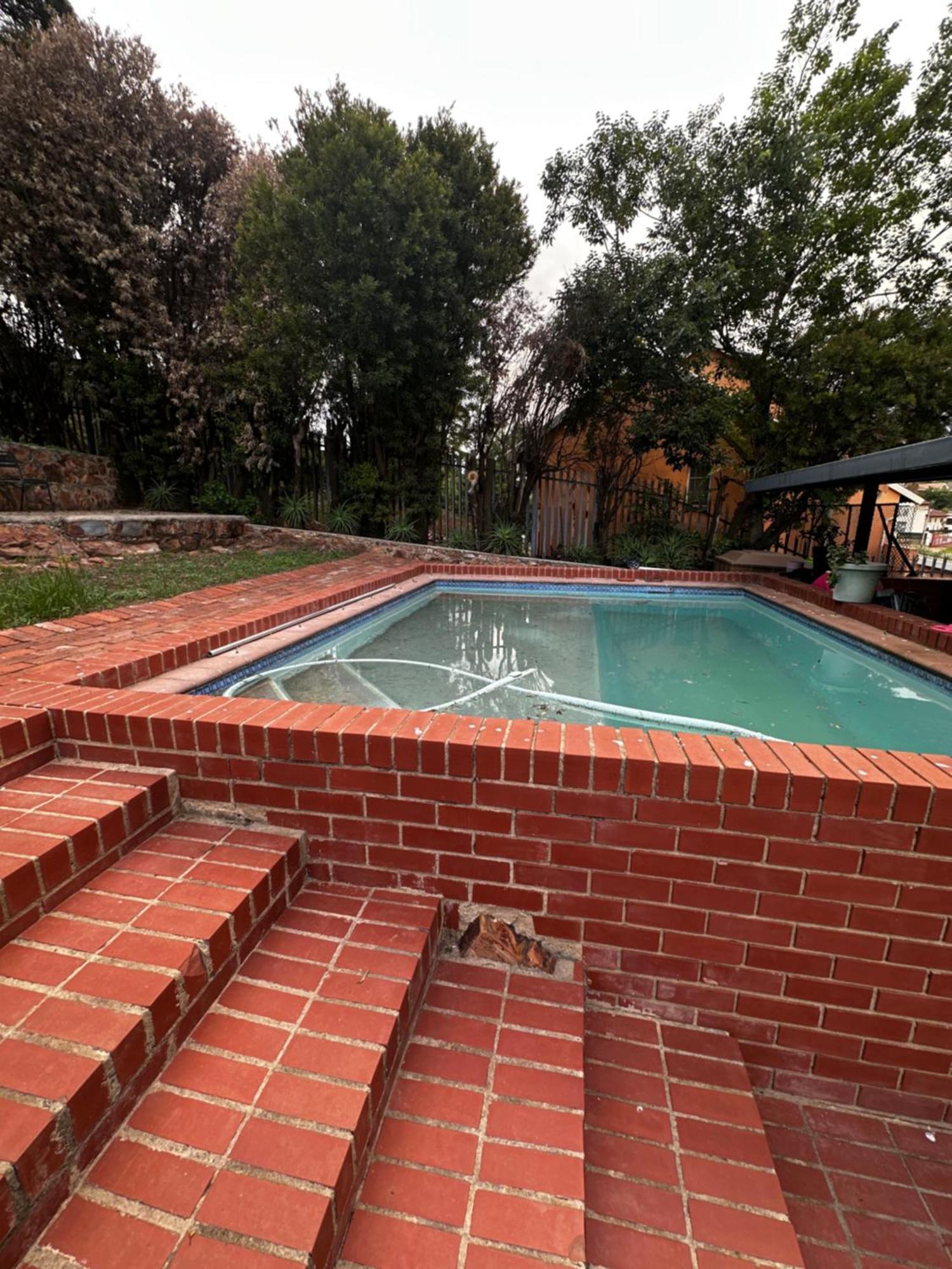 Westgate Guesthouse Roodepoort Exterior photo